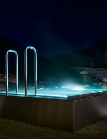 Outdoor Pool Chalet Arlberg