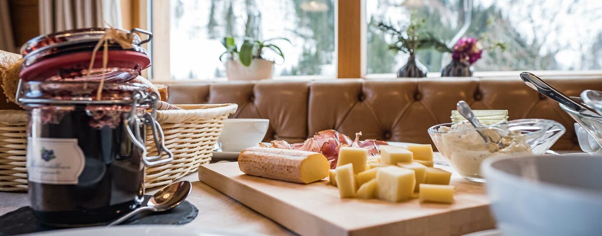 Fr&uuml;hst&uuml;ck im eigenen Chalet am Vorarlberg
